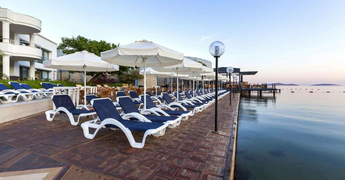 Een foto van het terras bij Hotel Samara
