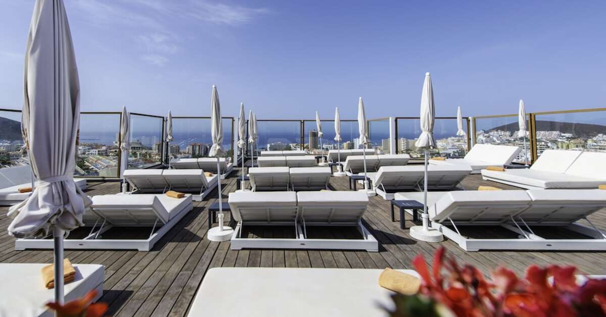 Een foto van het terras bij Paradise Park Fun Lifestyle Hotel