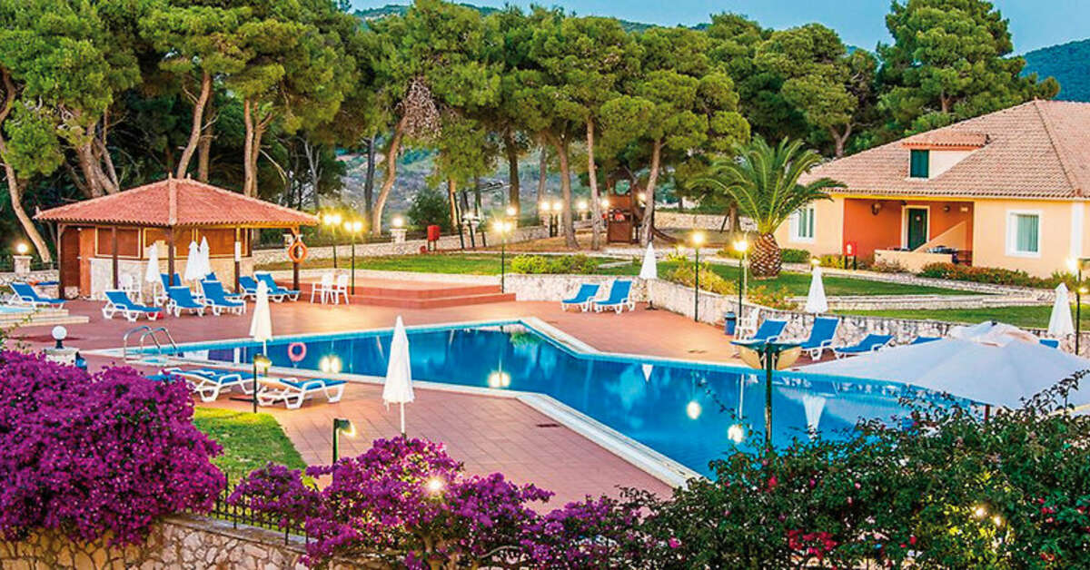 Een foto van het zwembad bij Surreal Keri Village & Spa by Zante Plaza
