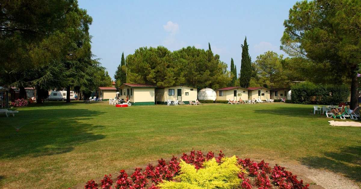 Een foto van de buitenkant van Toscolano Camping