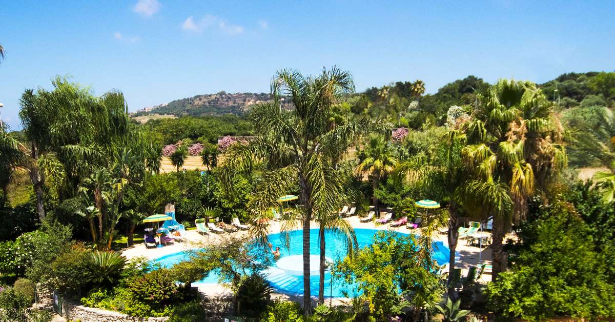 Ein Foto vom Pool im La Bussola Hotel