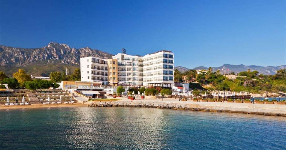 Een foto van de buitenkant van Ada Beach Hotel