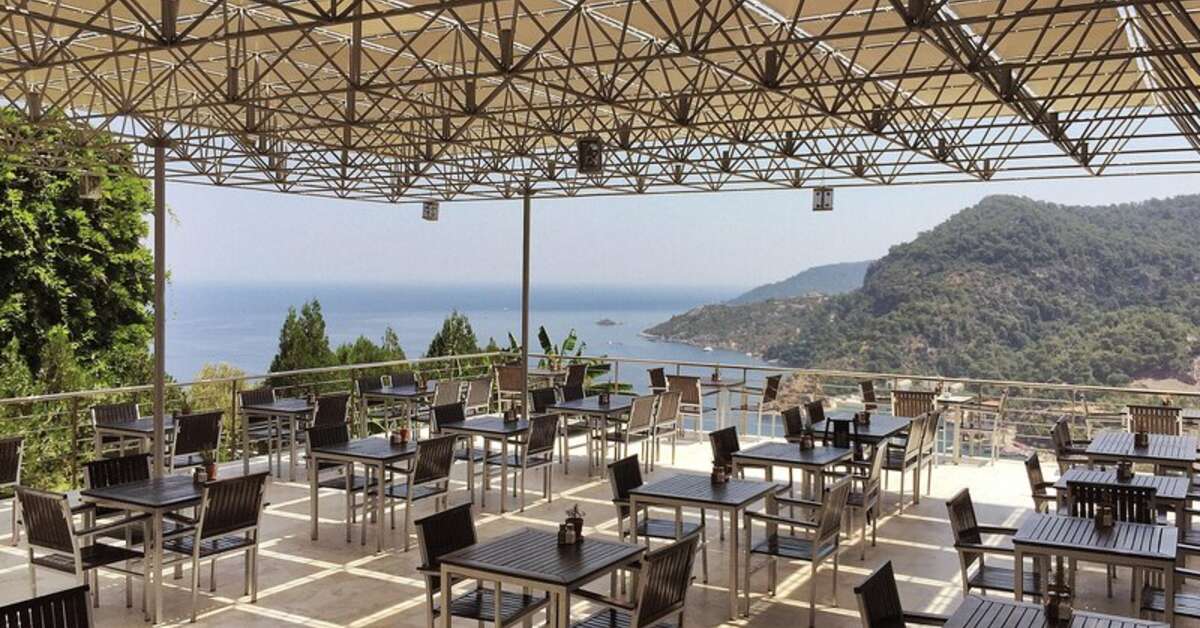 Een foto van het terras bij Loryma Resort Hotel