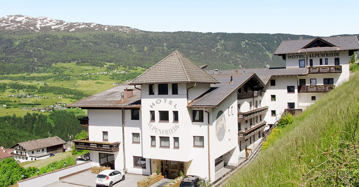 Een foto van de buitenkant van Hotel Alpenfriede