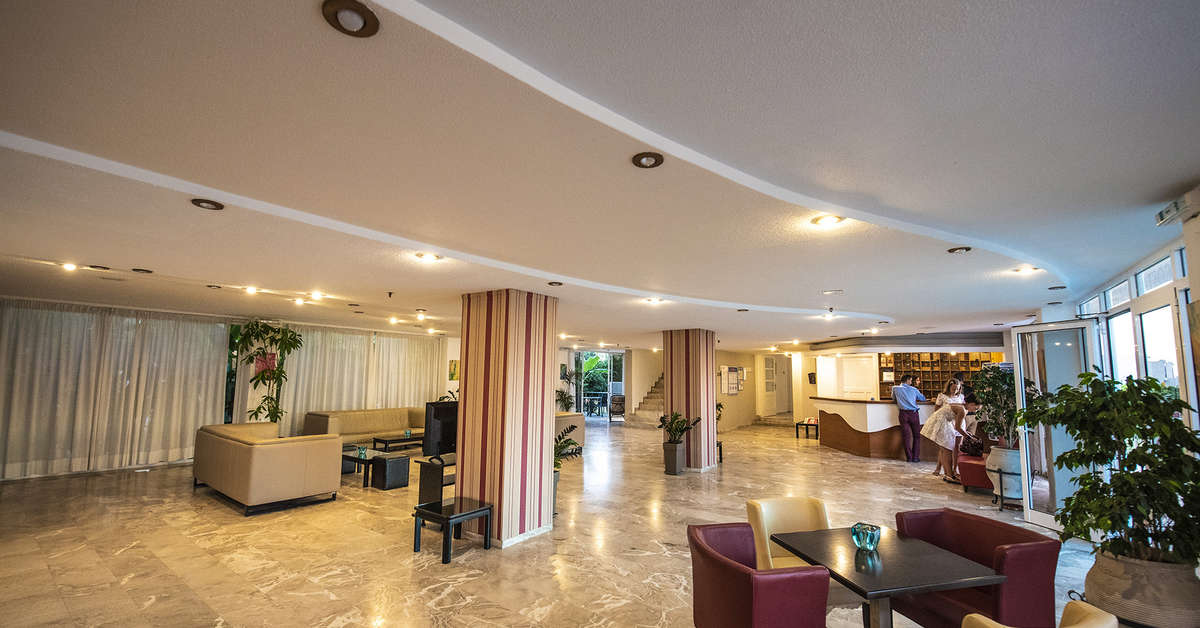 Een foto van het interieur van Costa Angela Seaside Resort