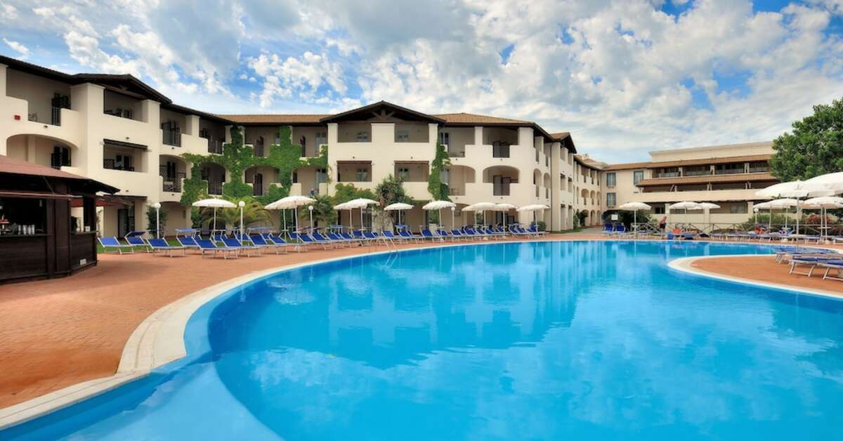 Een foto van het zwembad bij Cala della Torre Club Hotel