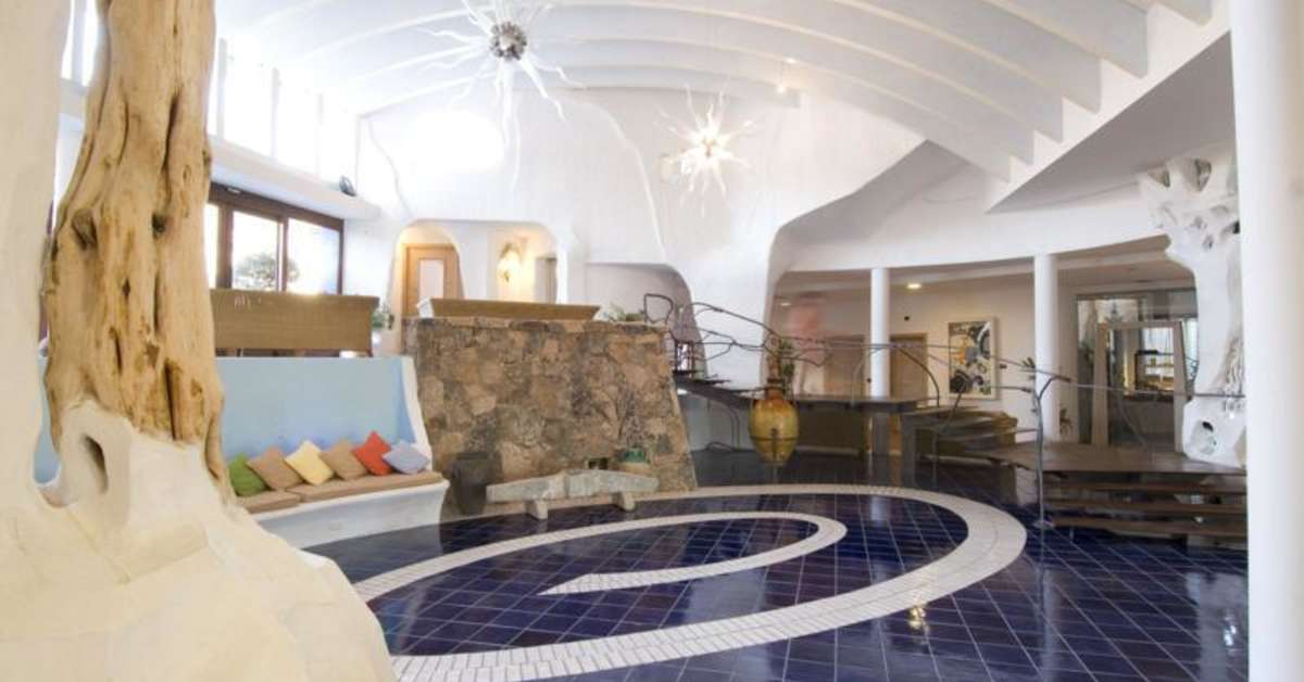 Een foto van het interieur van Baia Caddinas Resort & Spa
