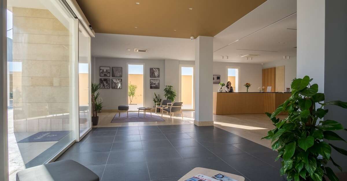 Een foto van het interieur van Netum Hotel