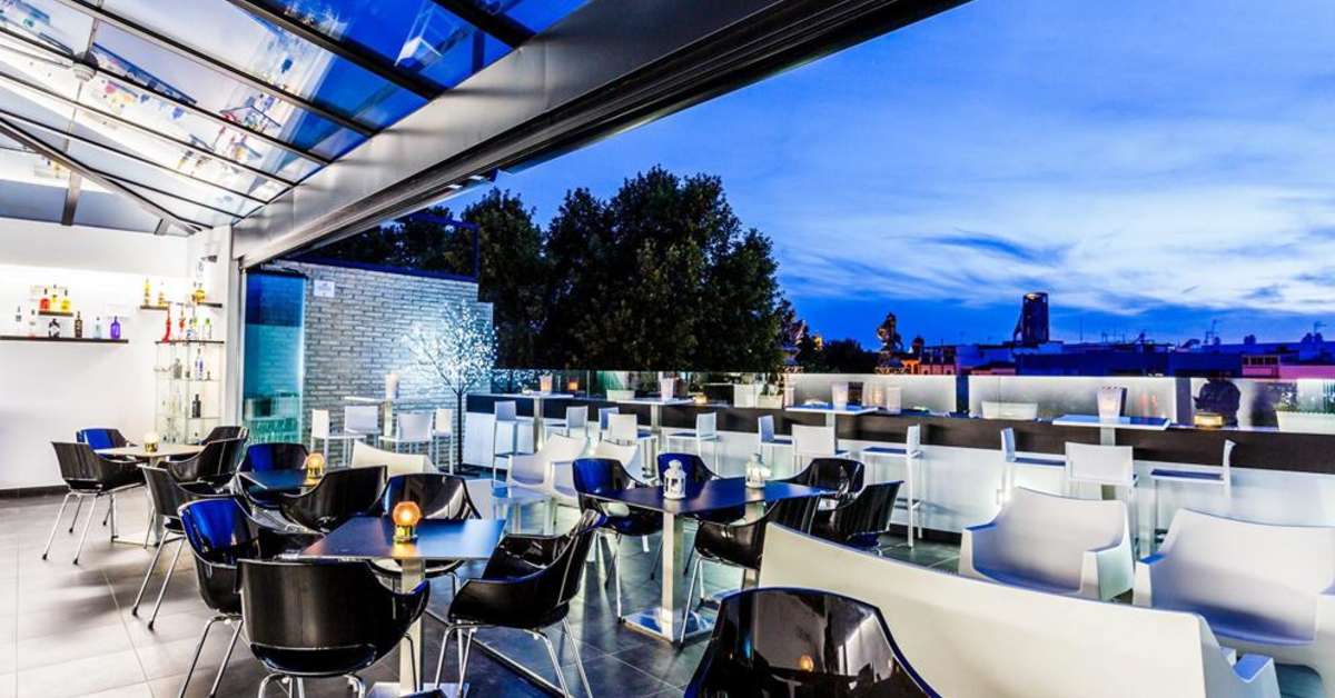 Een foto van het terras bij Patio de la Alameda