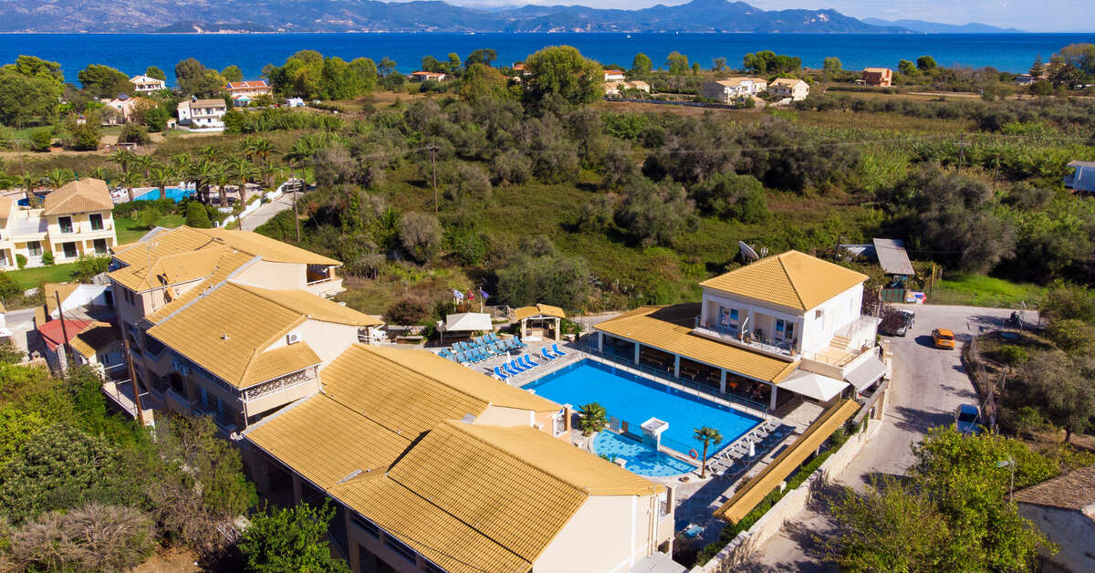 Ein Foto vom Pool im Kavos Plaza