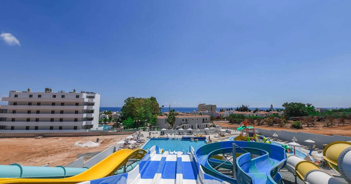 Een foto van het zwembad bij Narcissos Waterpark Resort