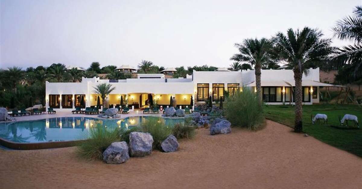 Een foto van de buitenkant van Al Maha Resort