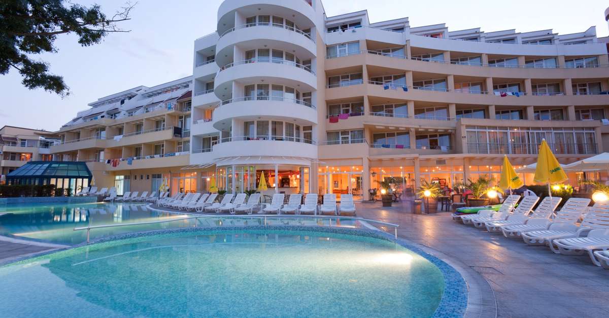 Een foto van het zwembad bij Sun Palace Aparthotel