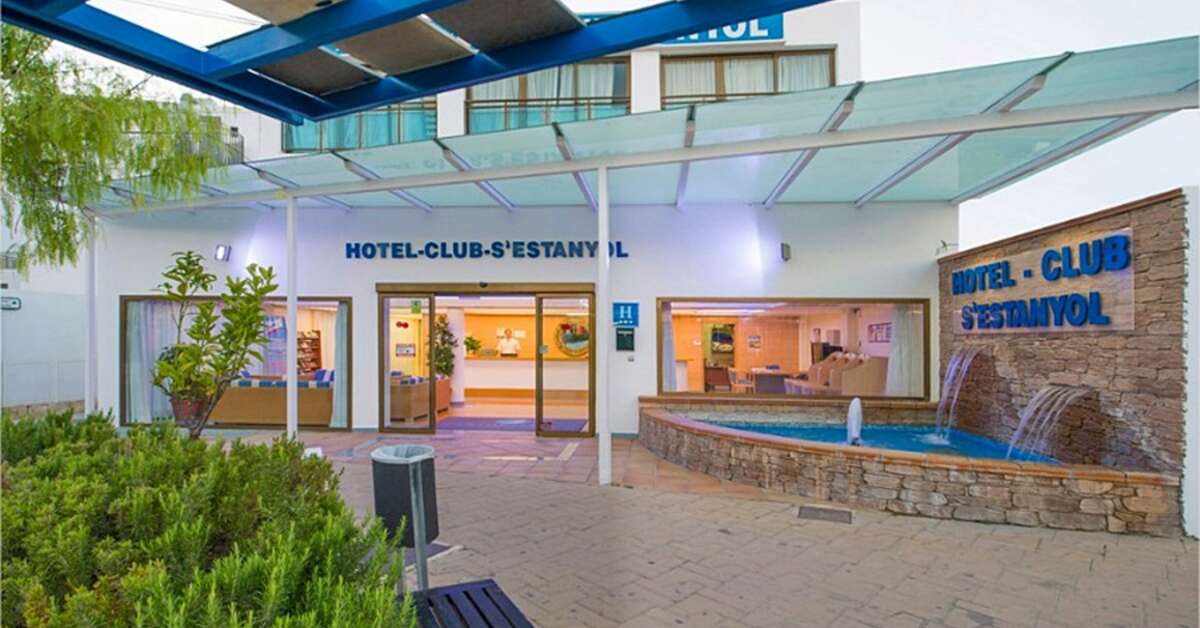 Een foto van de buitenkant van Hotel Vibra S'Estanyol