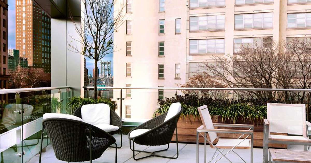 Een foto van het terras bij The Tillary Hotel