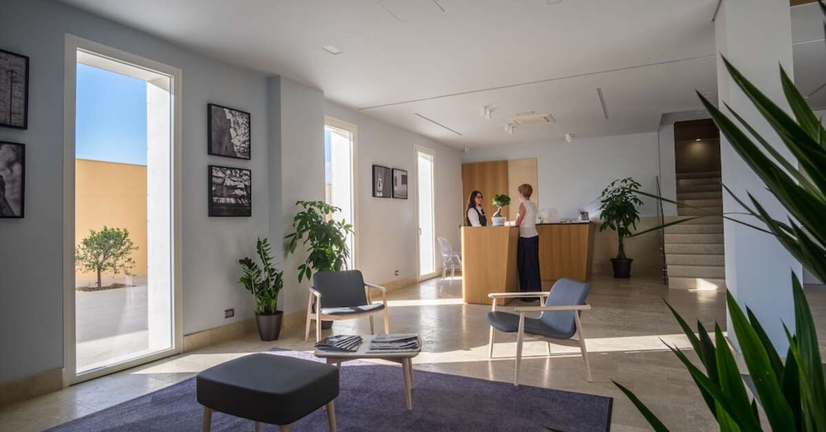 Een foto van het interieur van Netum Hotel
