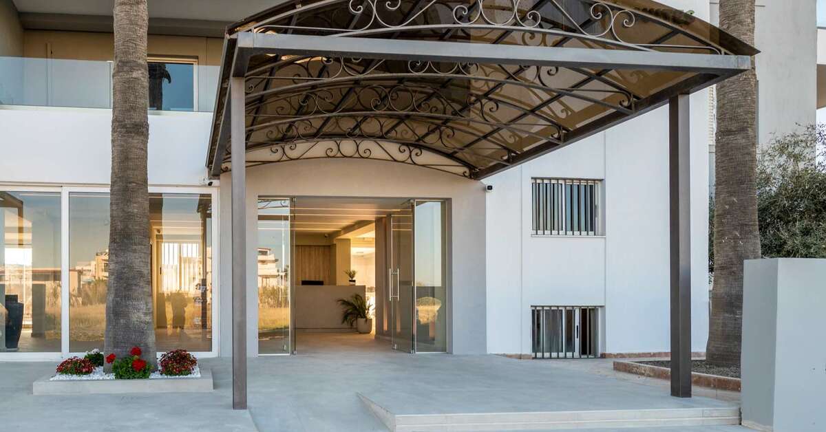 Een foto van de buitenkant van Nicolas Grand Suites