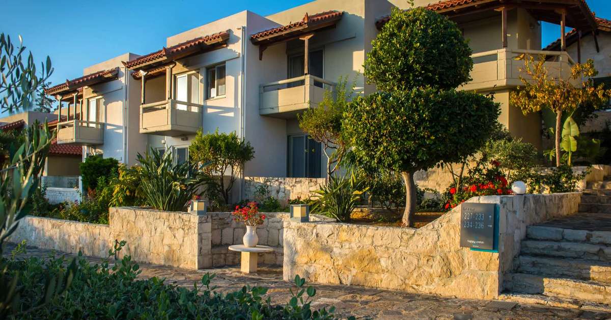 Een foto van de buitenkant van Happy Cretan Suites