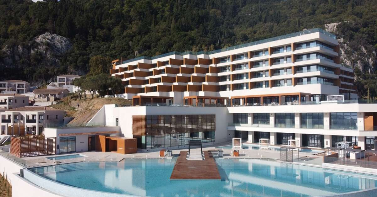 Een foto van het zwembad bij Angsana Corfu Resort & Spa