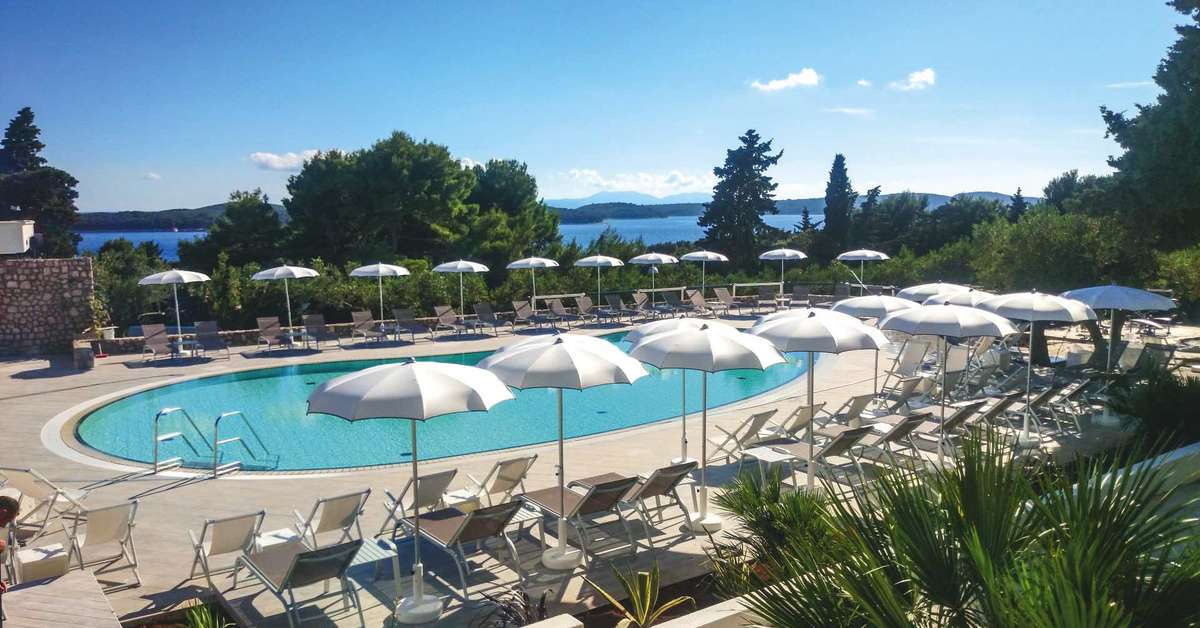 Een foto van het zwembad bij Pharos Hvar Bayhill Hotel