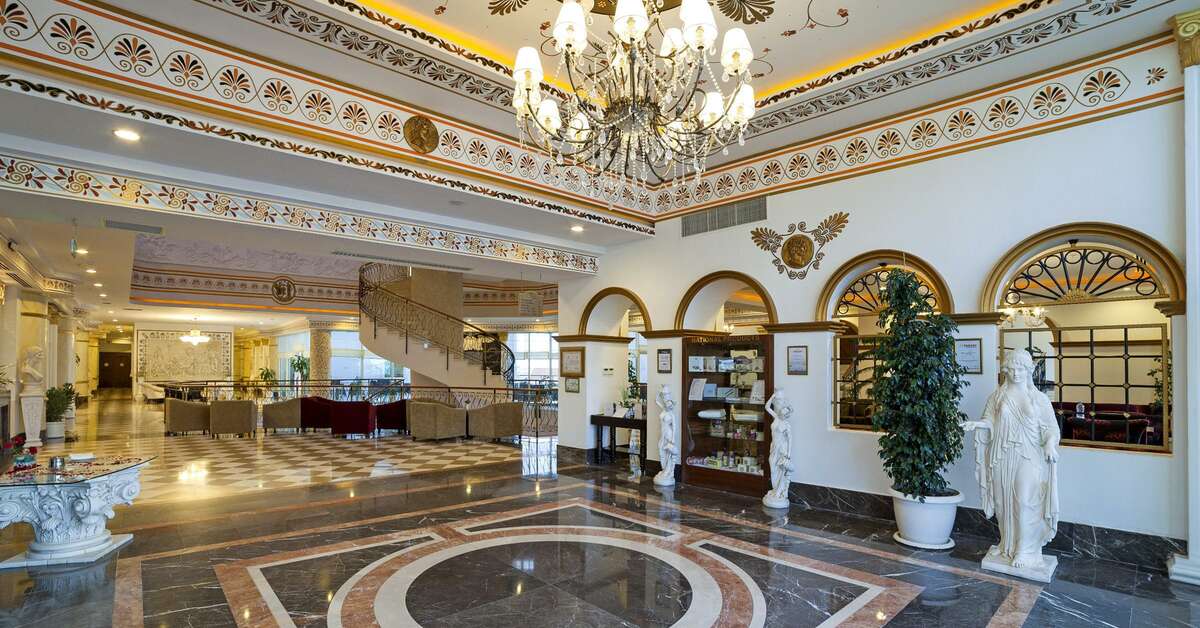 Een foto van het interieur van Roma Beach Resort & Spa