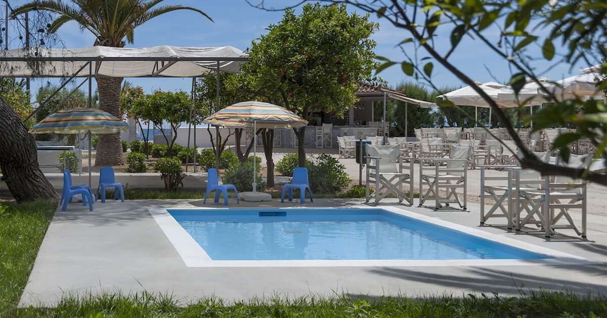 Een foto van het zwembad bij The Grove Seaside Hotel
