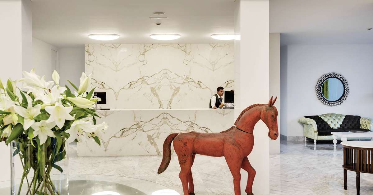 Een foto van het interieur van Barcelo Teguise Beach