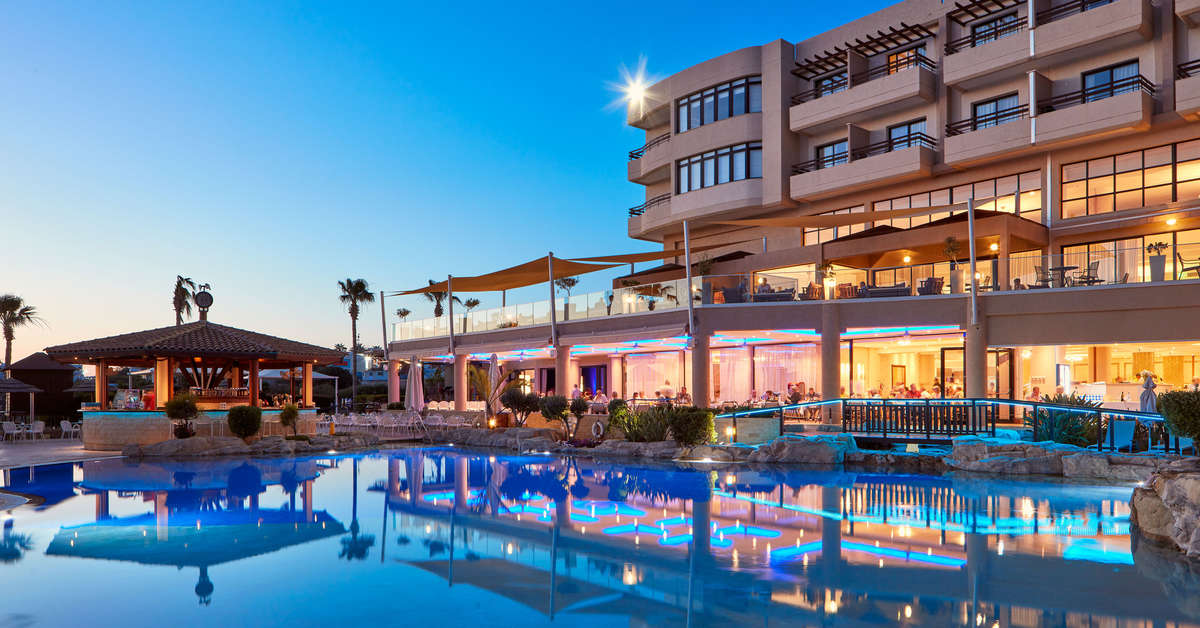 Een foto van het zwembad bij Atlantica Golden Beach Hotel