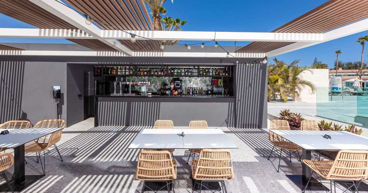 Een foto van het terras bij Kumara Serenoa by Lopesan Hotels