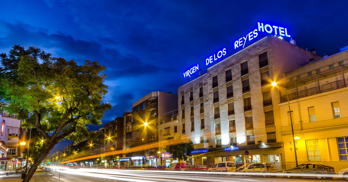 Een foto van de buitenkant van Senator Hotel Virgen De Los Reyes