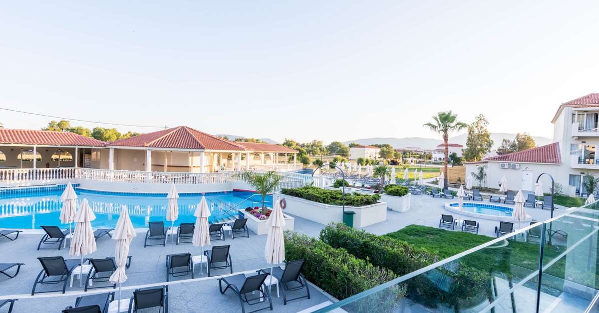 Een foto van het zwembad bij Surreal Exotica Hotel & Spa by Zante Plaza