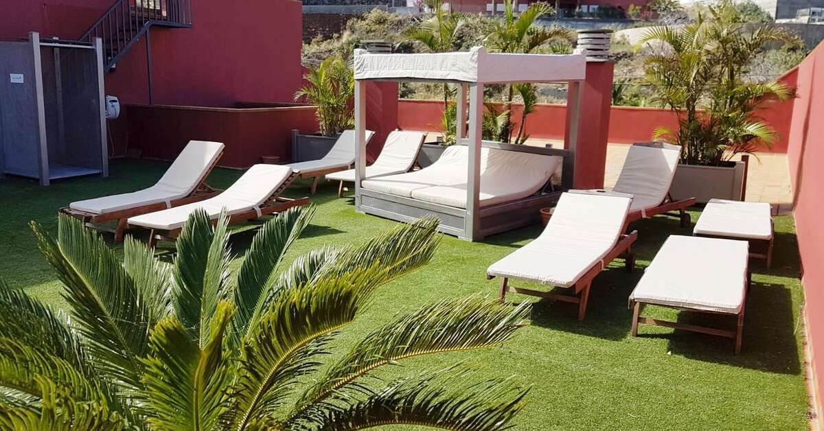 Een foto van het terras bij Hotel El Galeon