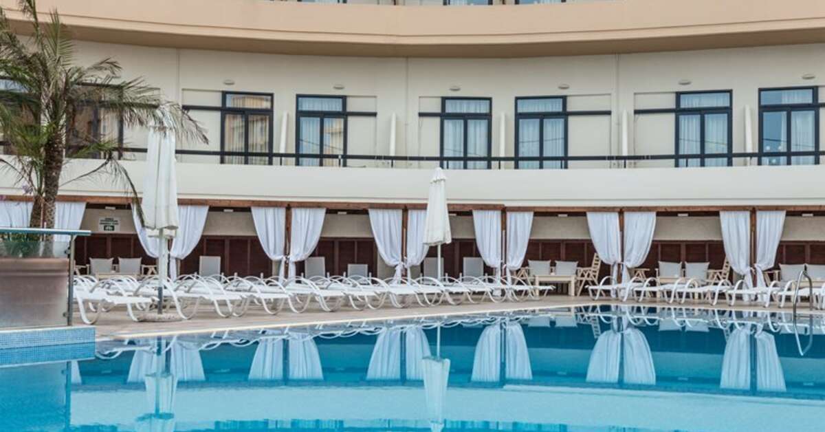 Een foto van het zwembad bij Rhodos Horizon Blu