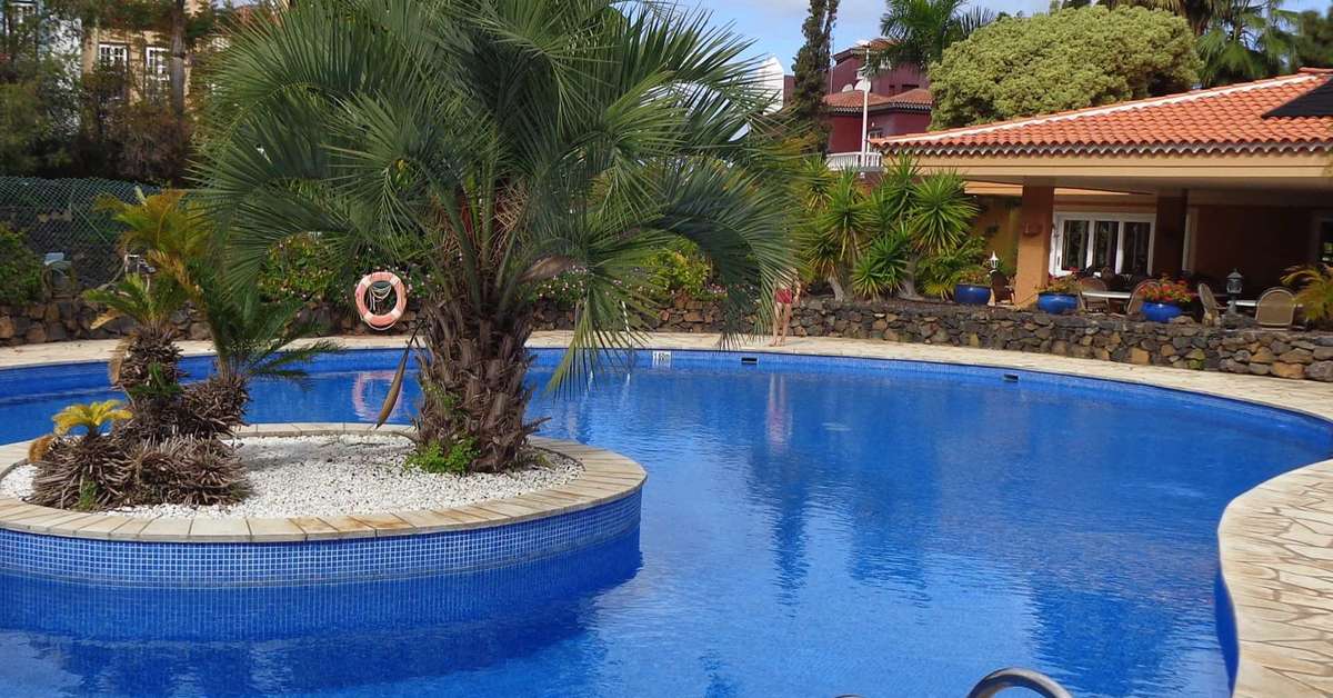 Een foto van het zwembad bij Aparthotel Tigaiga Suites