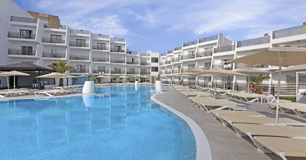 Een foto van het zwembad bij Palmanova Suites by TRH