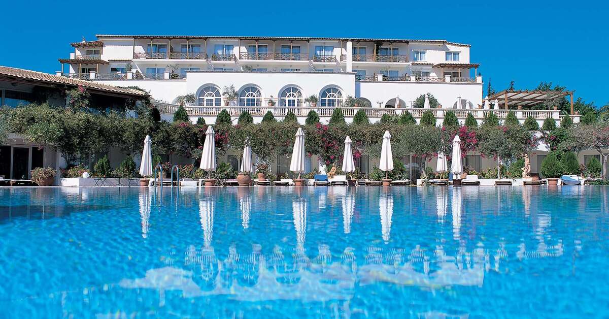 Een foto van het zwembad bij Out of the Blue Capsis Elite Resort