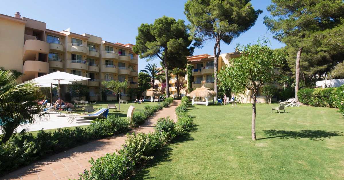 Een foto van het terras bij Prinsotel La Pineda