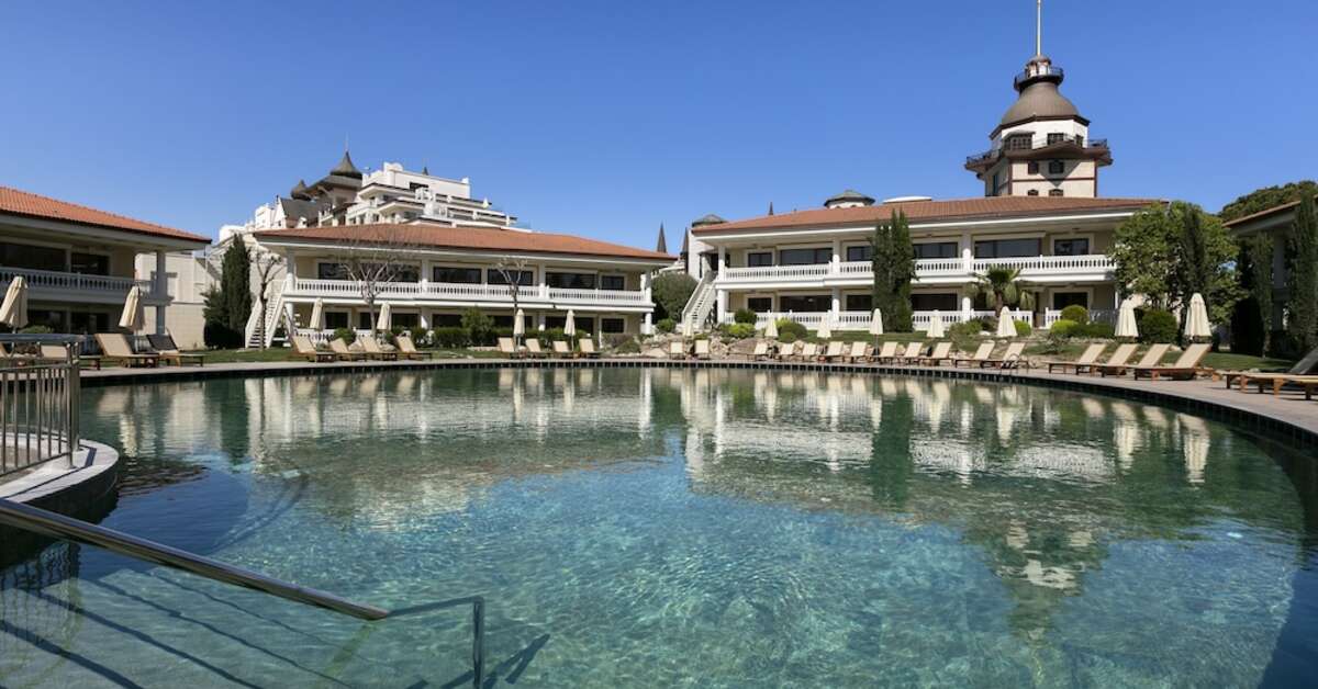 Een foto van het zwembad bij Mardan Palace