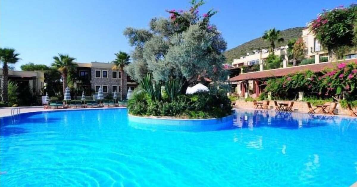 Ein Foto vom Pool im Hotel Zeytinada