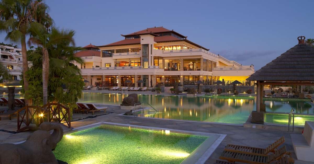 Een foto van het zwembad bij Regency Country Club Appartementen & Suites