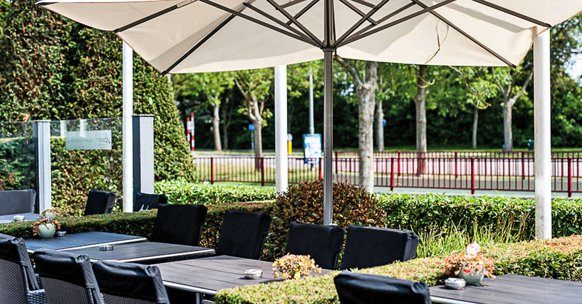 Een foto van het terras bij Fletcher Hotel-Restaurant Arneville