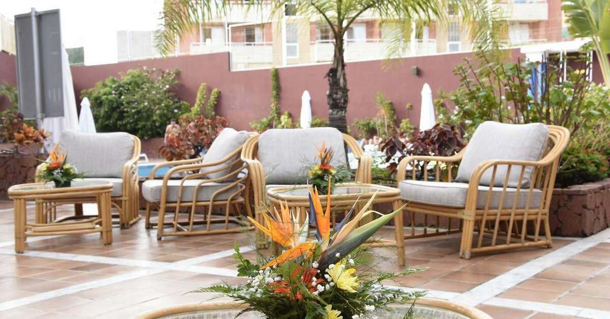 Een foto van het terras bij Hotel Caledonia Udalla Park