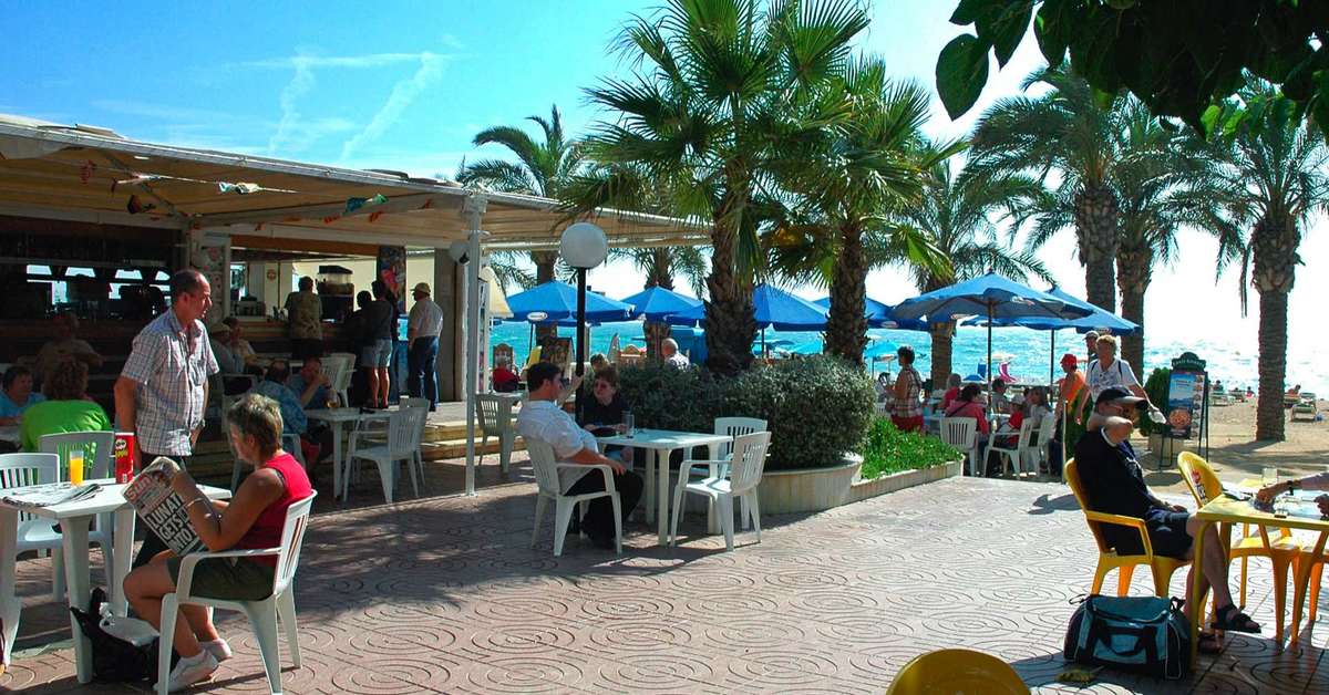 Een foto van het terras bij H-Top Royal Sun
