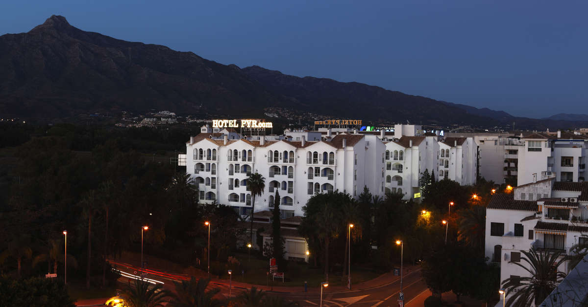 Een foto van de buitenkant van Hotel Occidental Puerto Banus