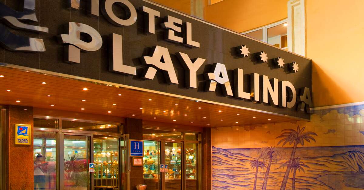 Een foto van de buitenkant van Hotel Playalinda
