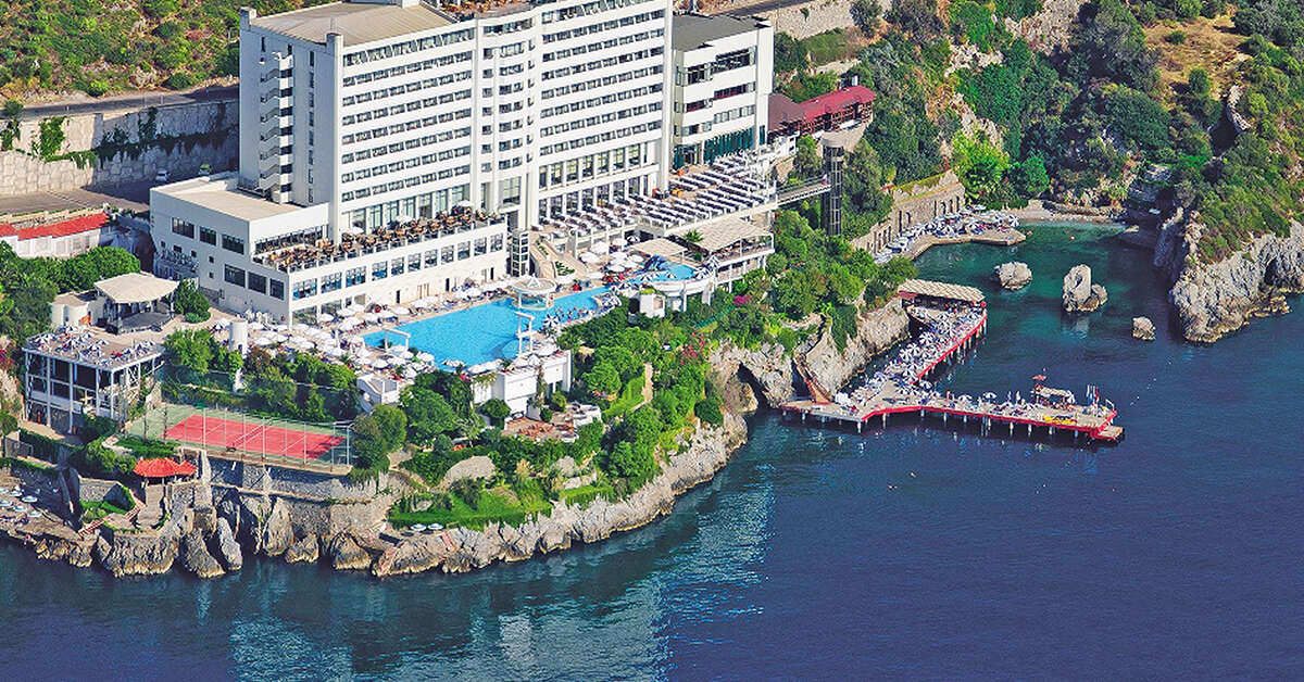 Ein Foto von der Außenansicht des Korumar Hotel De Luxe