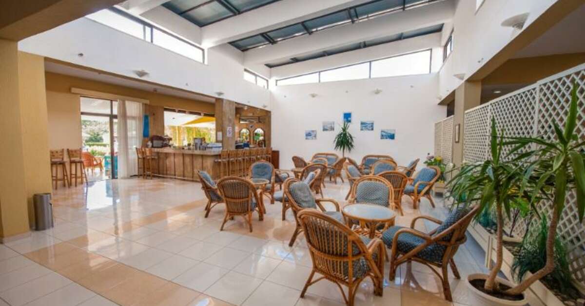 Een foto van het interieur van Aegean Bay Hotel