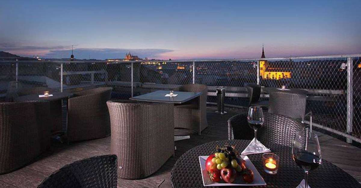 Een foto van het terras bij Hotel Metropol