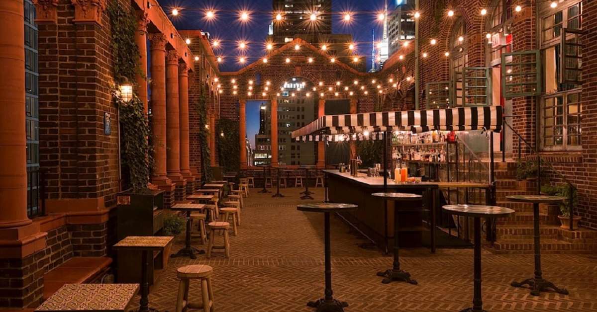 Een foto van het terras bij Pod 39 Hotel
