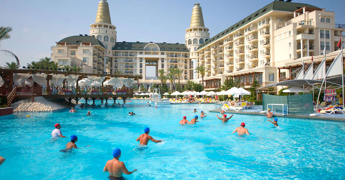 Een foto van het zwembad bij Delphin Diva Premiere Hotel
